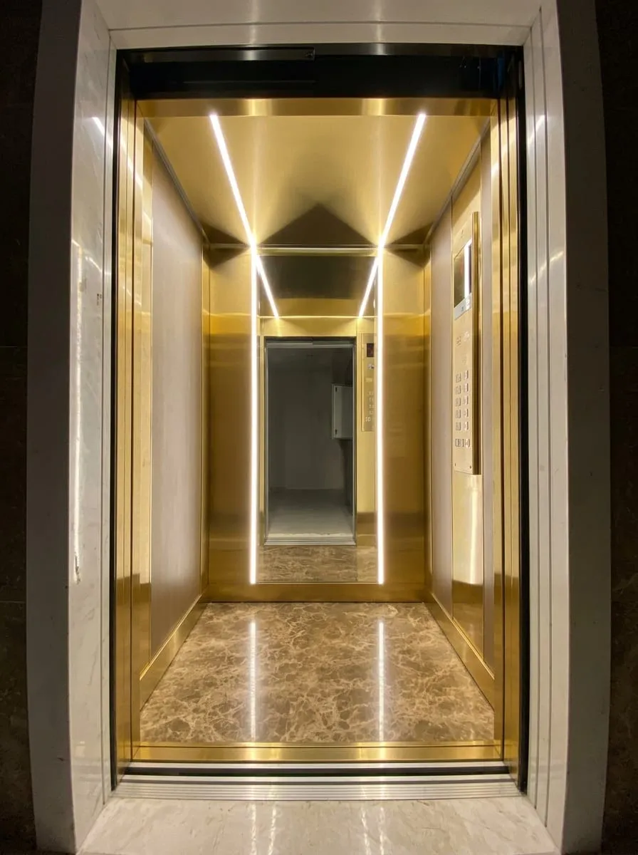 هندسي ذهبي - نمط LED هندسي مع تشطيب شامبين